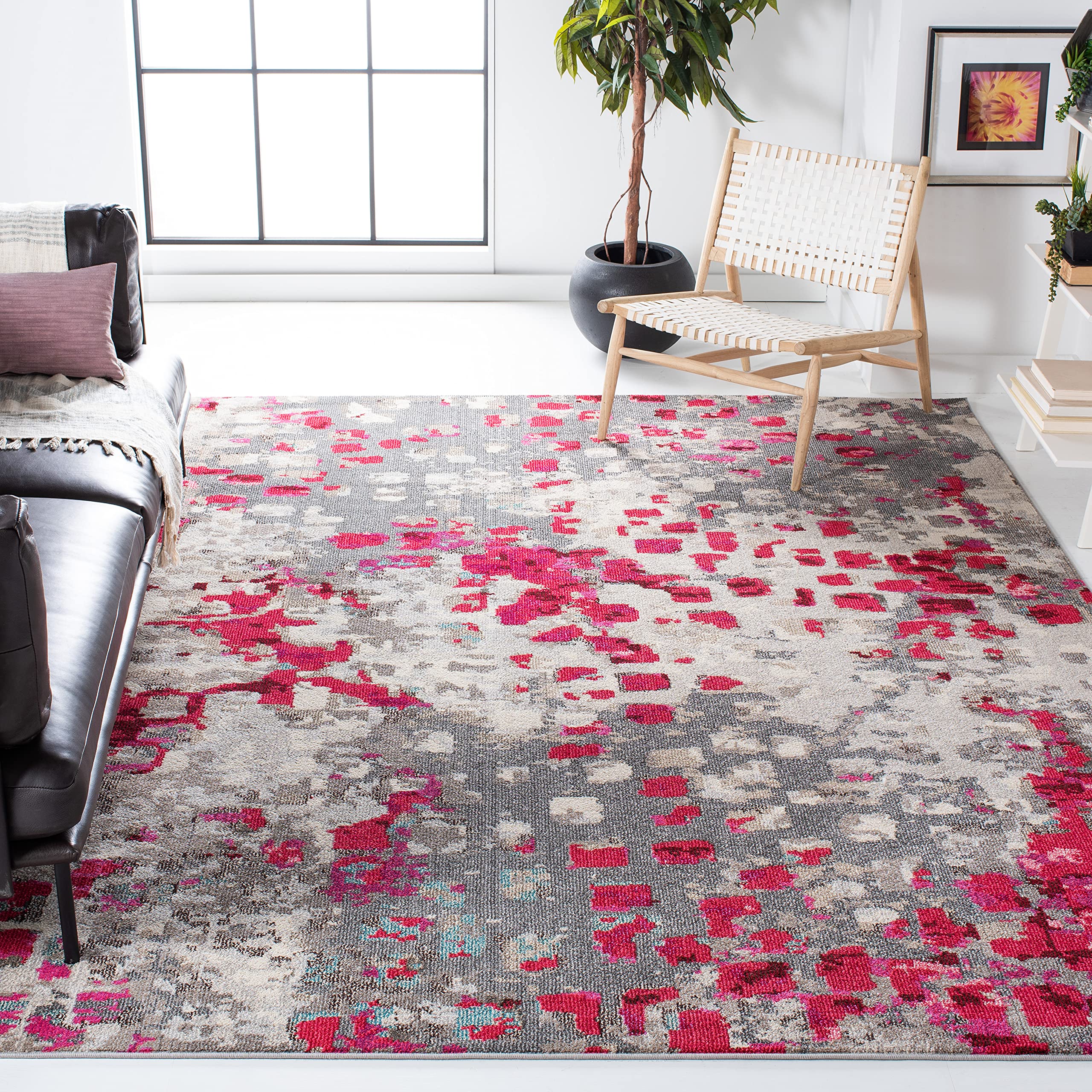 SAFAVIEH Madison Collection Area Rug - 6' x 9', Grey & Red, Boho Abstract Distressed Design, Non-Shedding & Easy Care, Ideal for